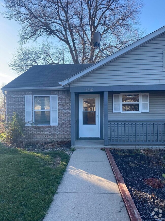 Building Photo - 2812 Plaza Ln