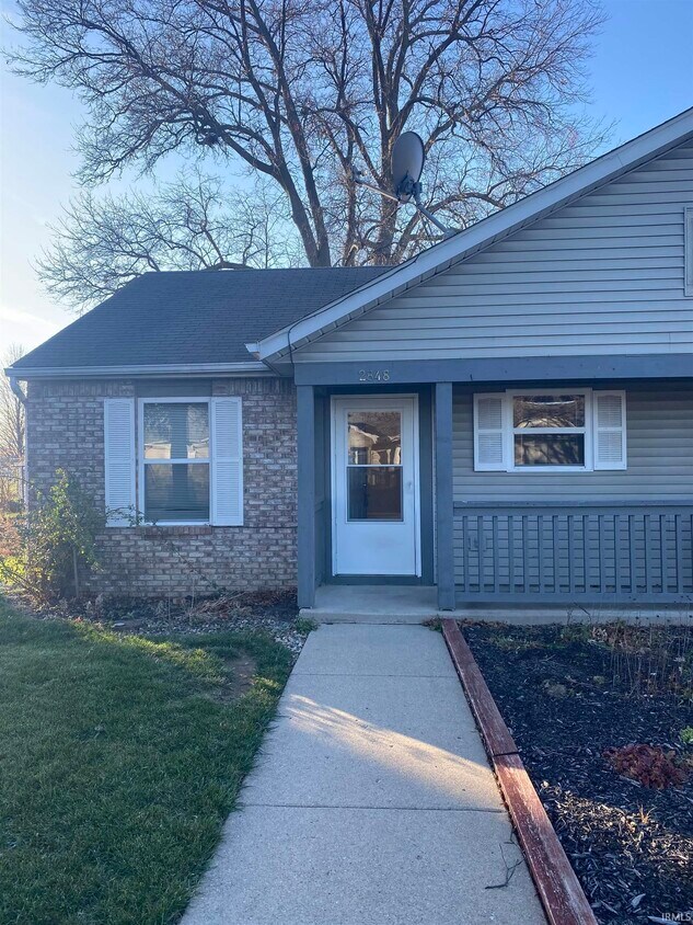 Primary Photo - 2816 Plaza Ln