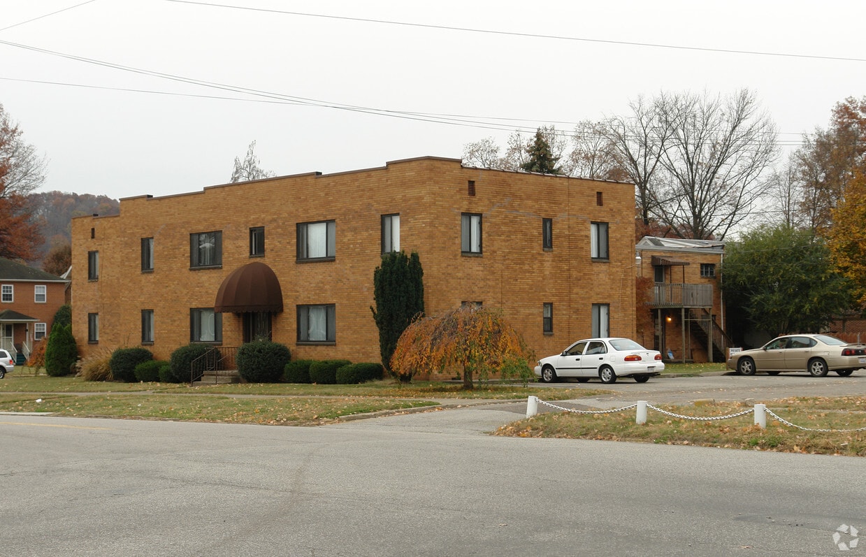 Building Photo - 605 5th St
