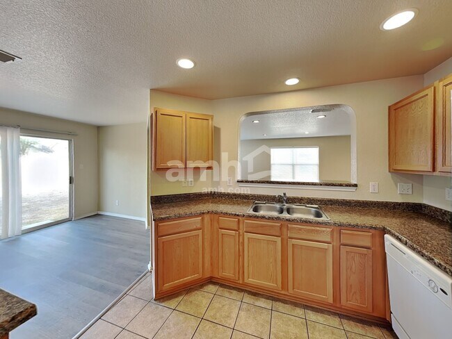 Foto del edificio - 3215 Sunbird Bay