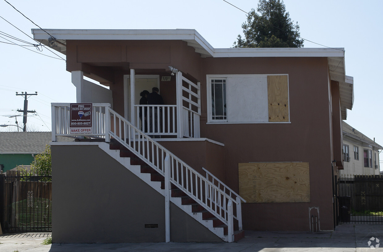 Building Photo - 510 105th Ave