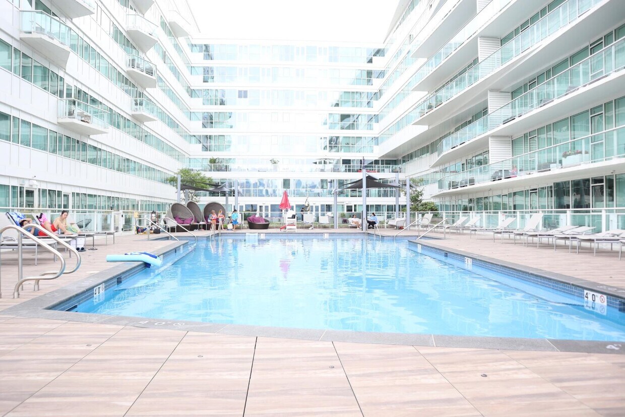 Foto principal - 800 Ave at Port Imperial Blvd