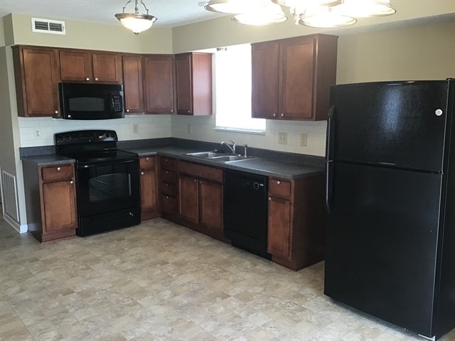 Foto del edificio - 5242 Basin Park Dr