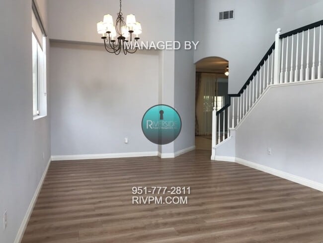 Foto del edificio - Beautiful 4-Bedroom Home with Pool & Garde...