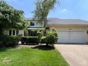 Building Photo - 1303 Hidden Lake Dr