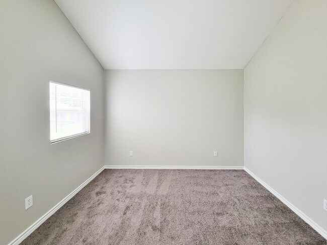 Building Photo - 15814 Murrelet Ct
