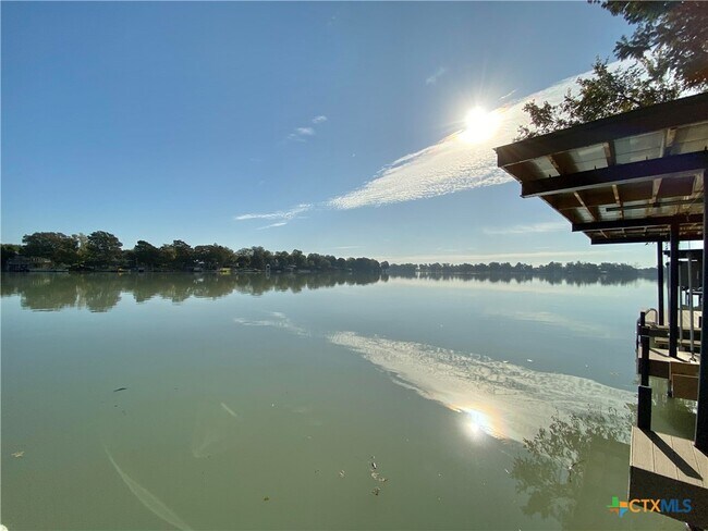Foto del edificio - 906 Lakeview Trail
