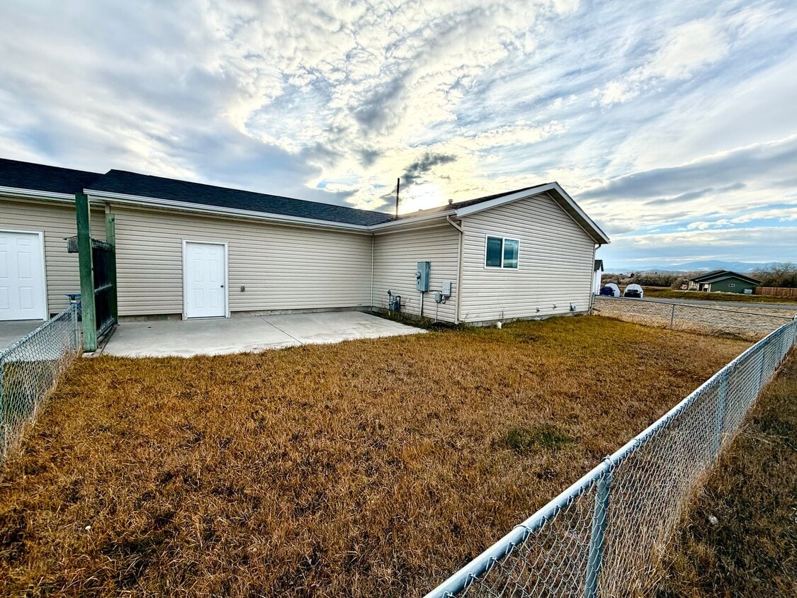 Building Photo - 1085 Orion Rd