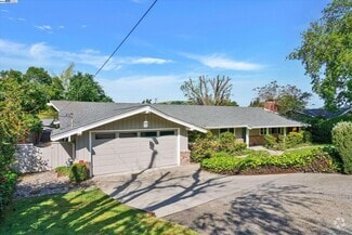Building Photo - 613 Huntleigh Dr
