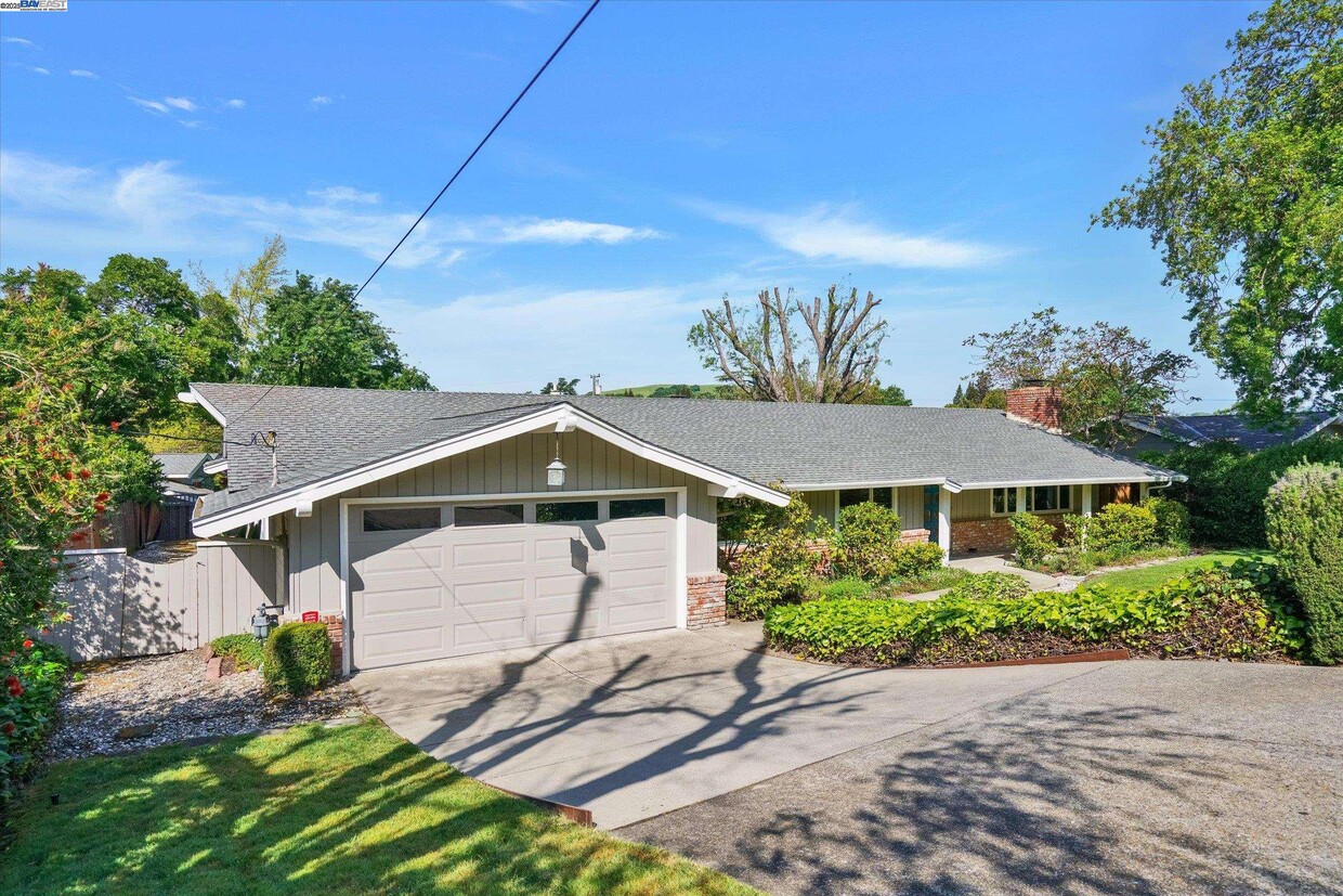 Primary Photo - 613 Huntleigh Dr