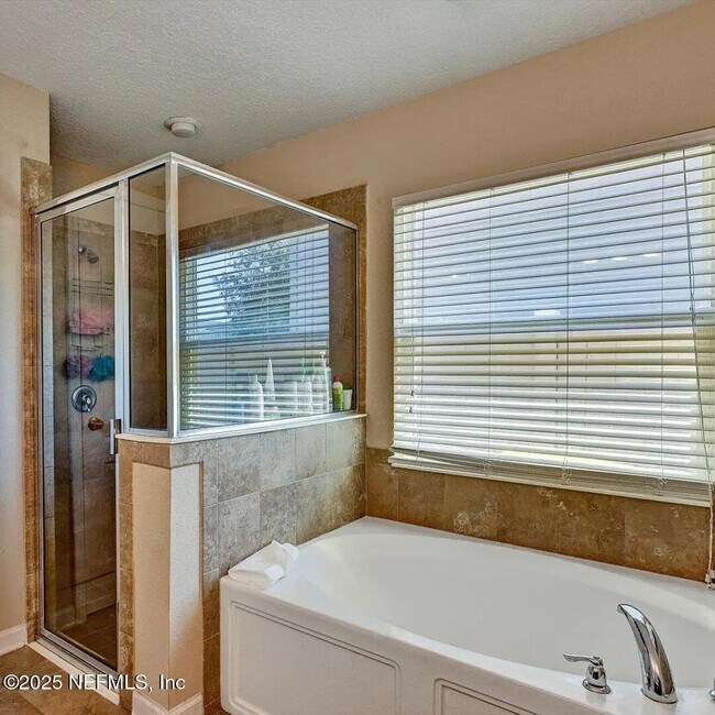 Foto del edificio - 8306 Pepper Lake Ct