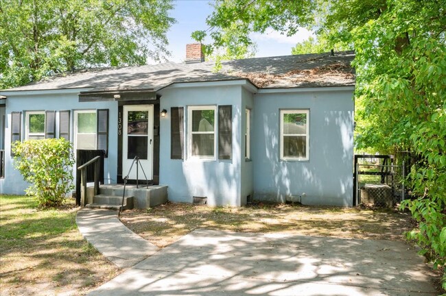 Foto del edificio - Cozy Duplex Unit with Fully Fenced Back Yard