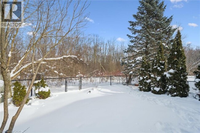 Building Photo - 255 Pineland Pl