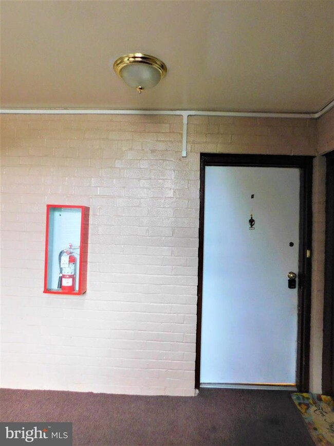 Foto del edificio - 11907C Tarragon Rd