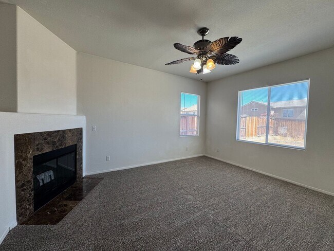 Foto del edificio - Victorville 3 Bedroom Home