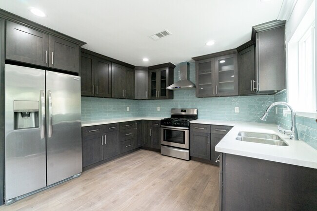 Building Photo - 4005 Sequoia St