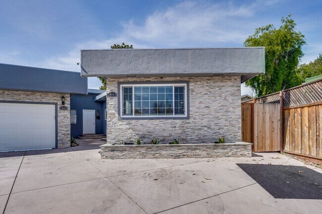 Foto del edificio - Excellent 2 Bed 1 Bath Home in Santa Clara!