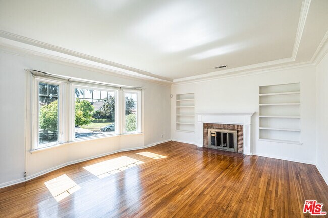 Foto del edificio - 10777 Wellworth Ave