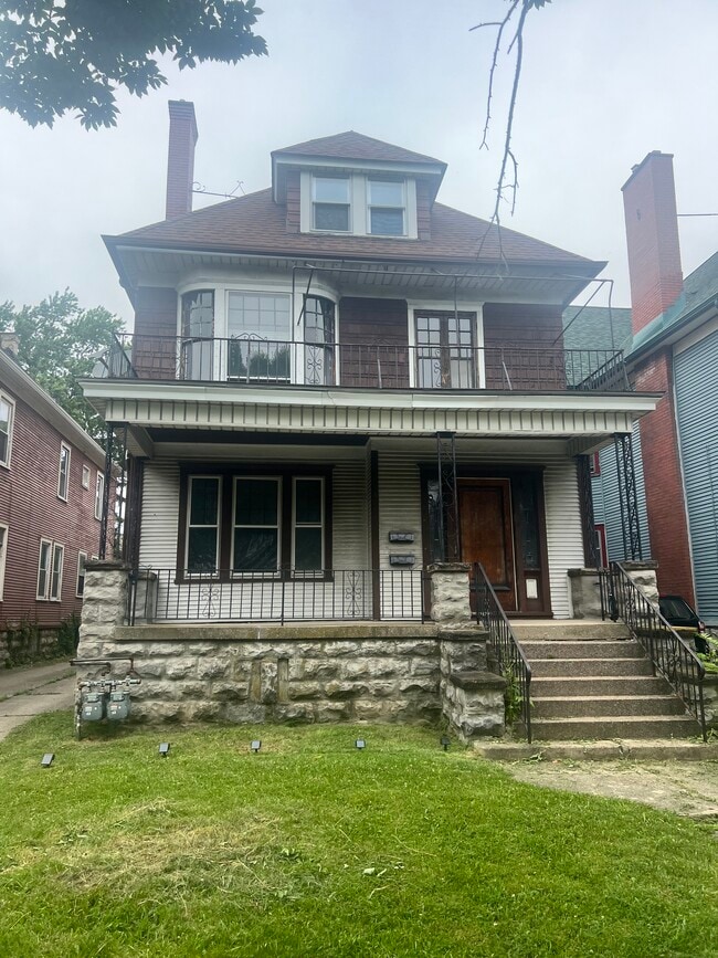 Building Photo - 426 W Delavan Ave