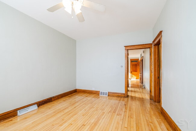 Building Photo - 2336 S 58th Ct