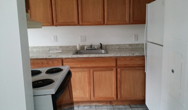 Building Photo - 590 Parkview Dr