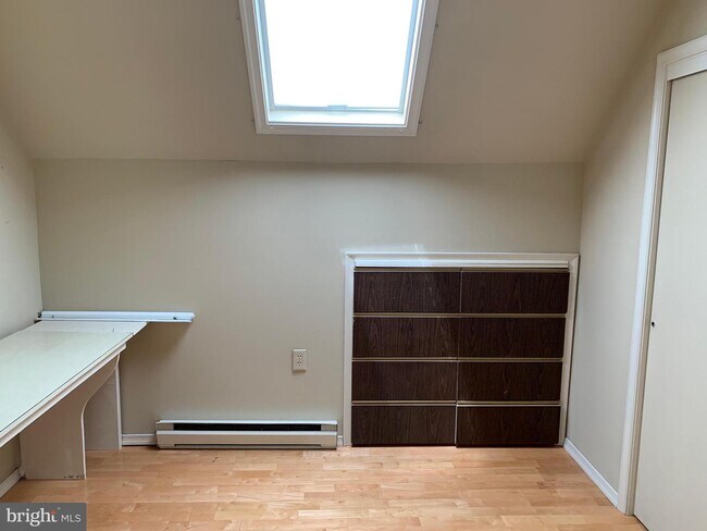 Building Photo - 104 Governors Way N