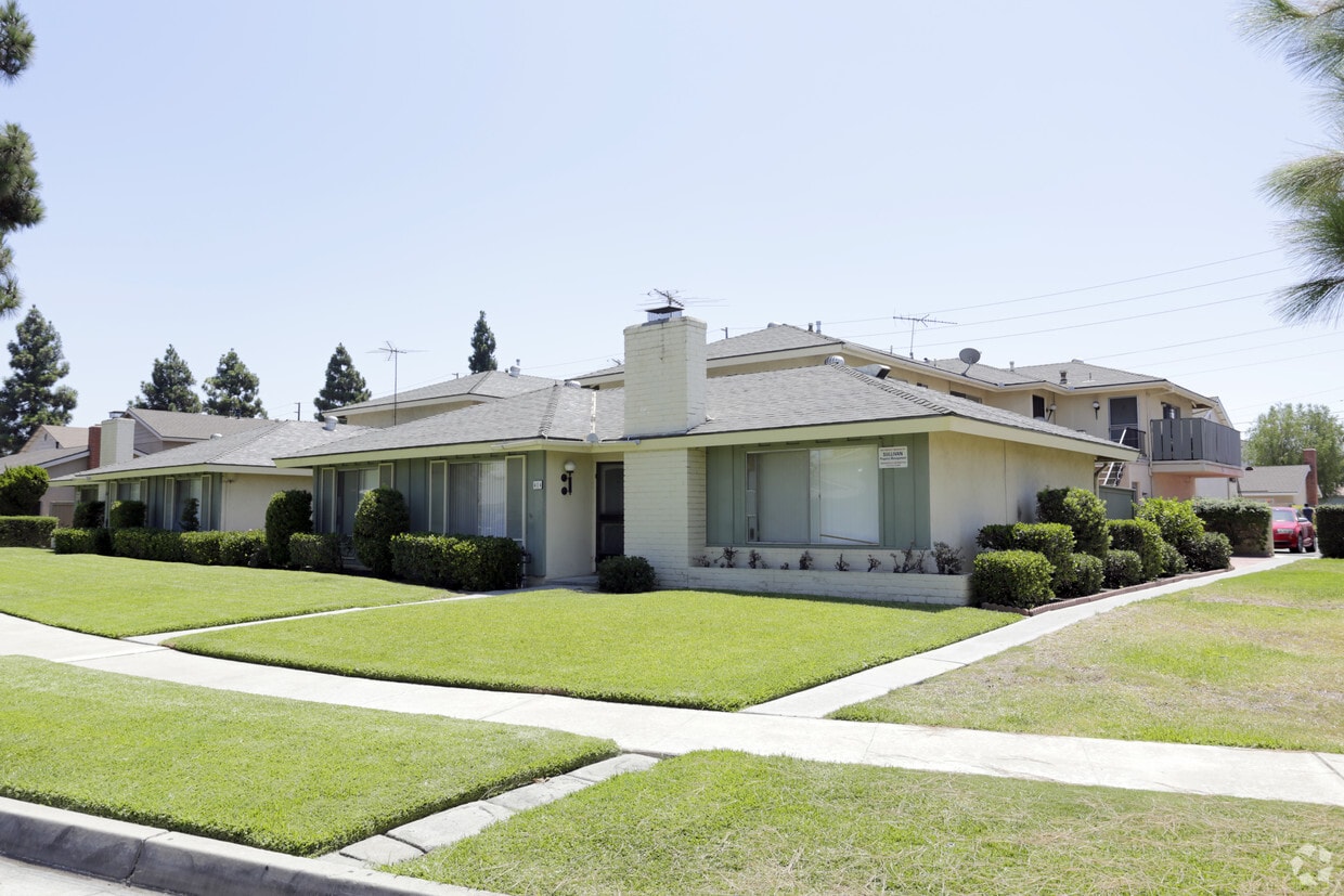 Primary Photo - 410-414 W Stevens Ave