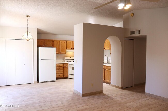 Building Photo - 783 S Sunset Vista Dr
