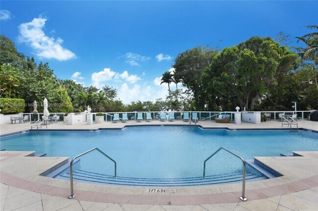 Building Photo - 2127 Brickell Ave