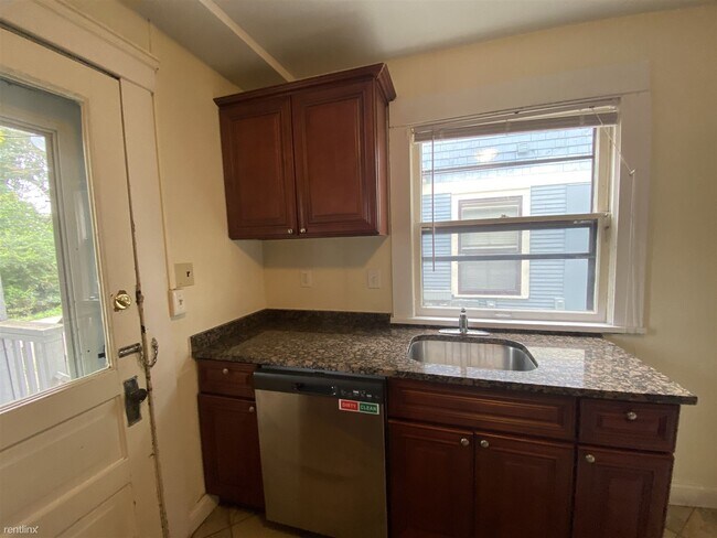 Building Photo - 6 br, 2 bath House - 601 Catherine St