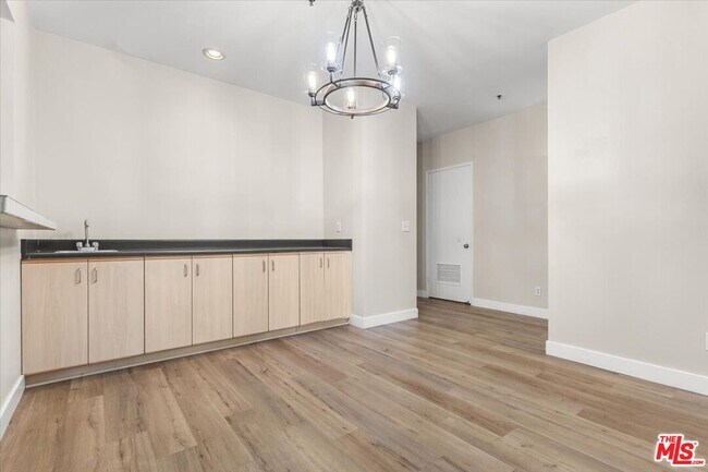 Foto del edificio - 5350 White Oak Ave