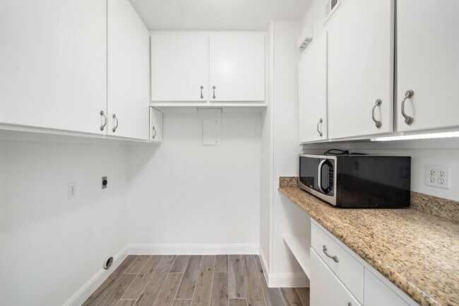 Foto del edificio - 6434 Burgoyne Rd