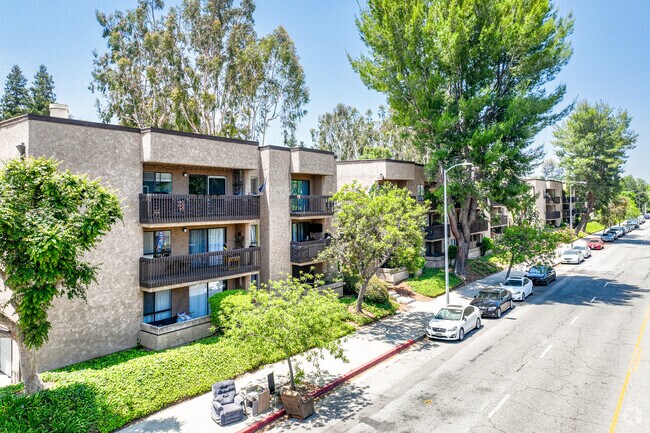 Building Photo - Warner West