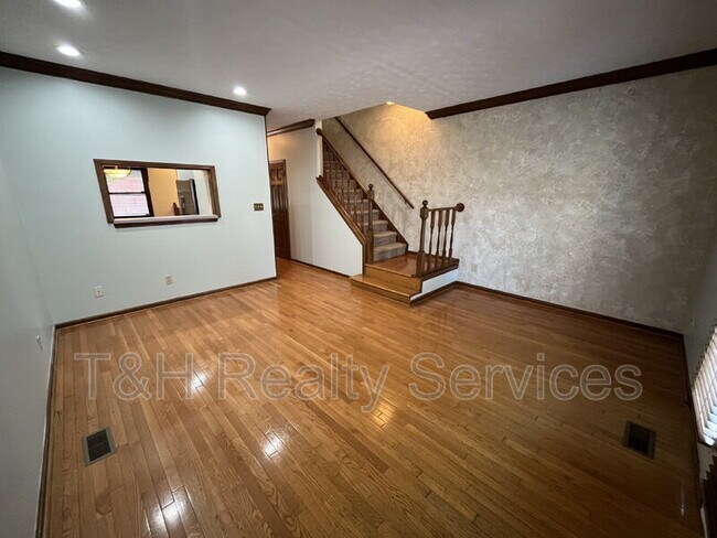 Foto del edificio - 630 E New York St