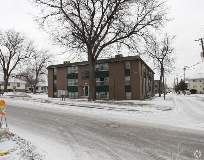 Building Photo - 2000 G St