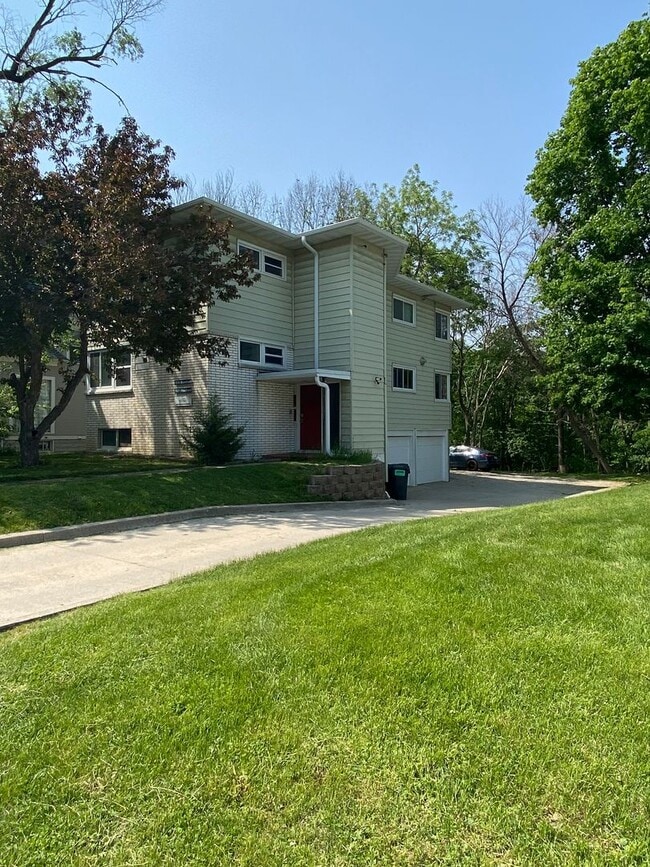 Building Photo - 3021 Woodland St