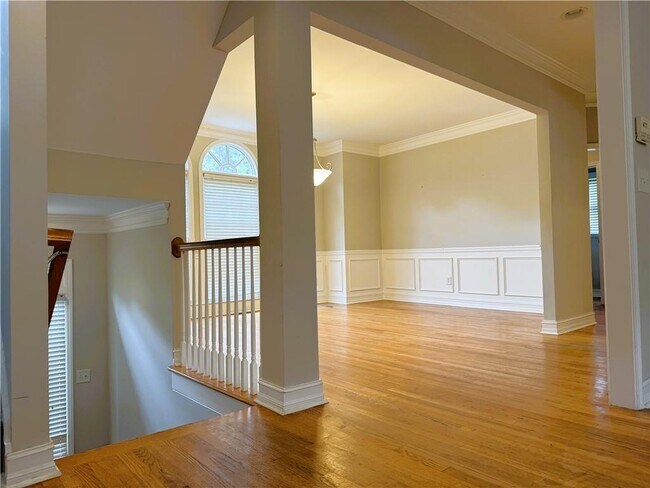 Building Photo - 907 Lenox Ct NE