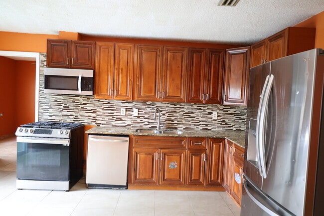 Building Photo - 7328 Palmdale Dr