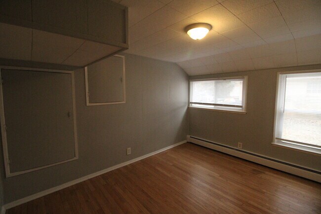 Dormitorio 4 - 7800 W Forest Home Ave