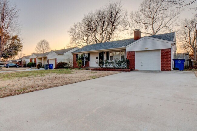 Foto del edificio - 3 Bed | 1 Bath  | Midtown Tulsa | Early Au...