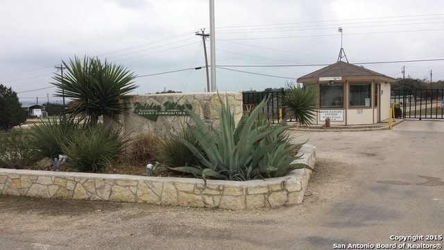 Building Photo - Very Cute 2/2 With Lake Access and Ammenities