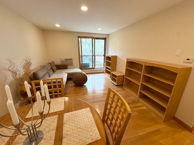 Foto del edificio - 140 Kenrick St