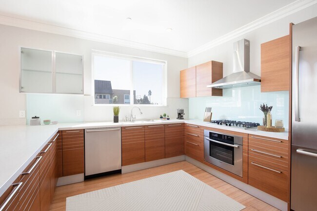 Building Photo - 1283 Havenhurst Dr