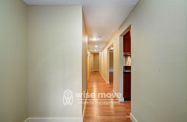 Building Photo - Burnt Bridge Creek 4 bedroom- Single Level