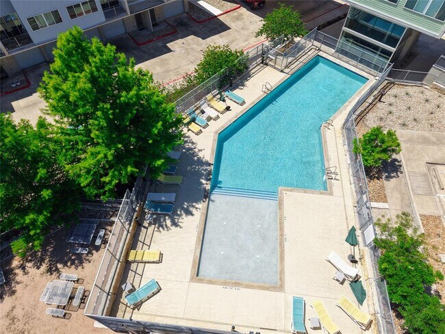 Foto del edificio - 604 N Bluff Dr