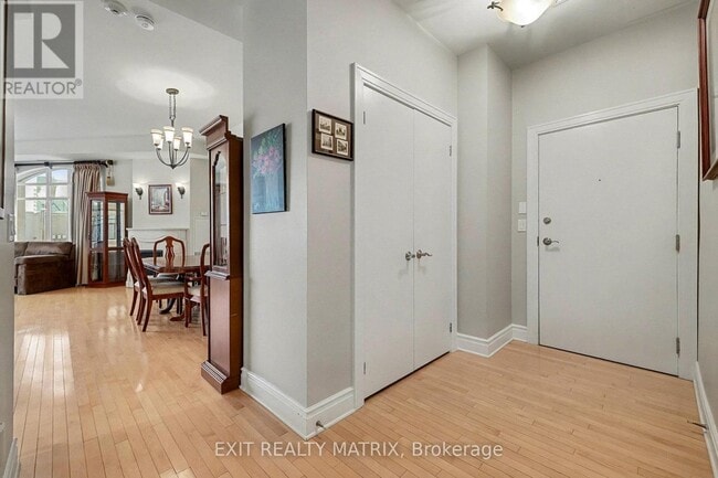 Photo du bâtiment - 85 Bronson Ave