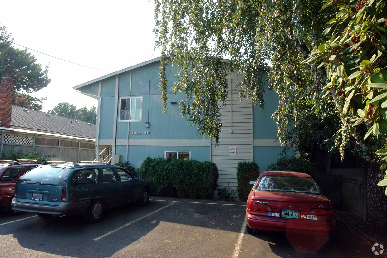 Foto del edificio - 3832 SE Center St