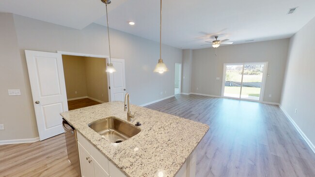 Building Photo - 86 Racquet Club Dr