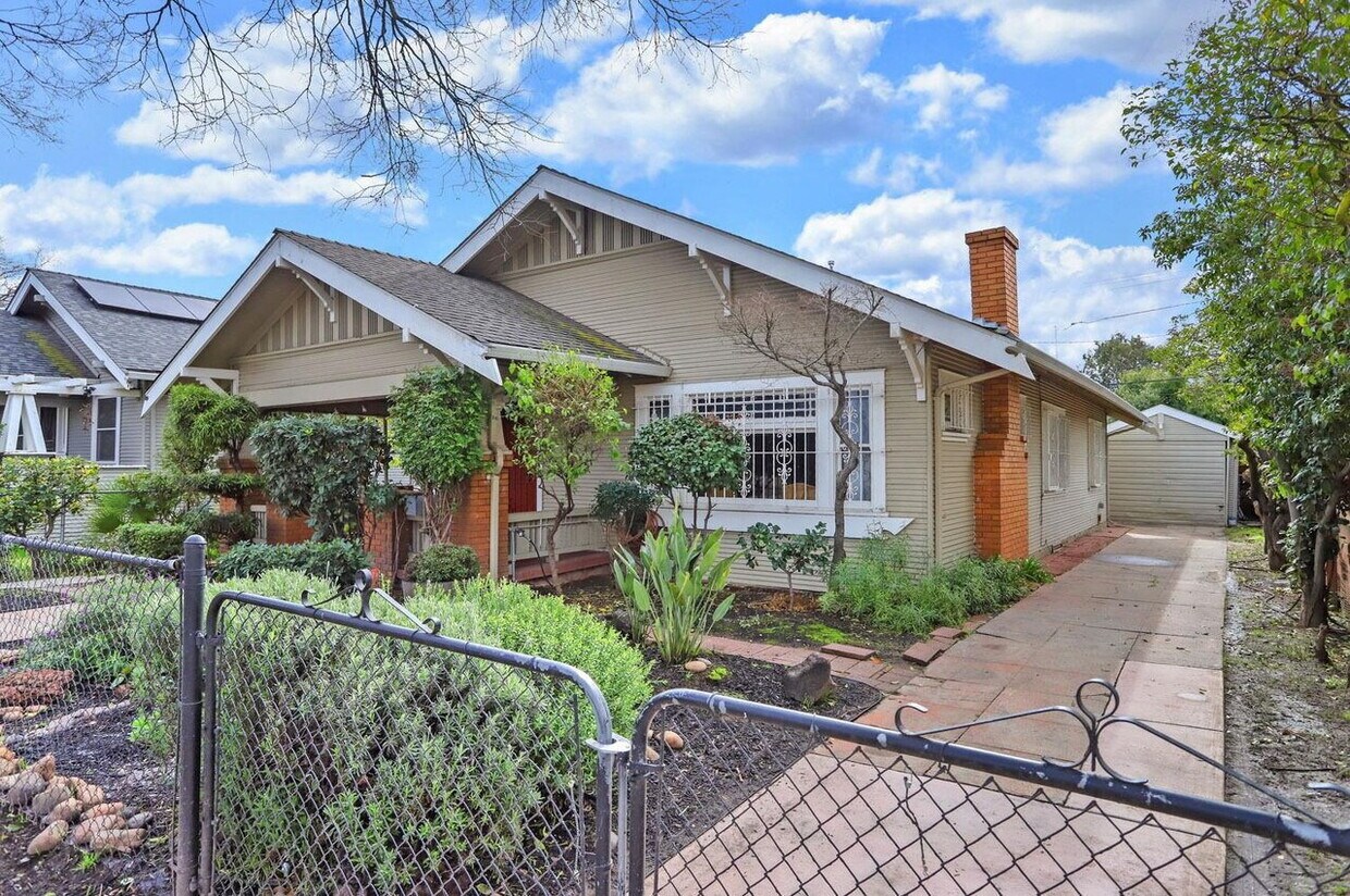 Foto del edificio - My 2 Bedroom Lovely Single family Home is ...
