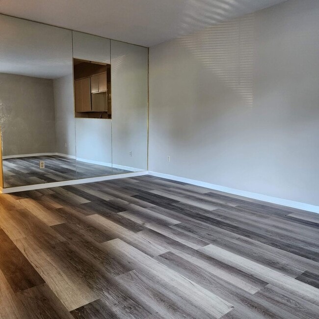 Building Photo - NEW PRICE! NEW UPDATES, YOU CANNOT BEAT THIS ONE!